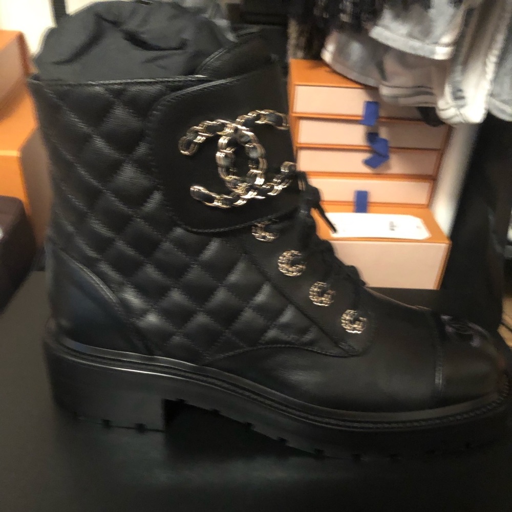 ✨Gorgeous Chanel Boots✨ - Picture 2 of 9